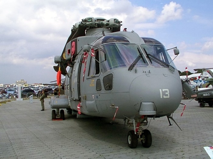 Số lượng AgustaWestland AW101 từng được sản xuất : Khoảng 100 chiếc.